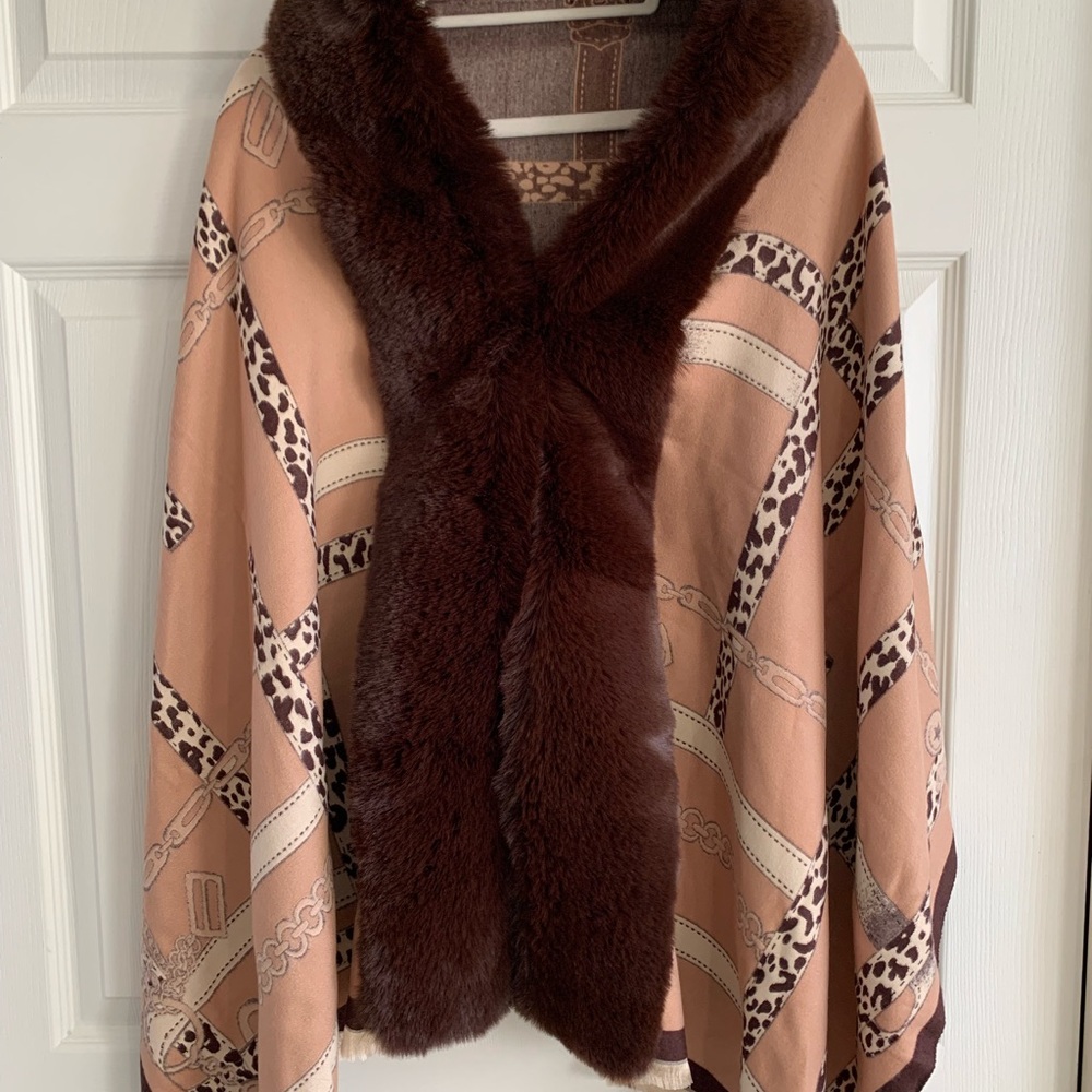 La Fiorentina Brown and Cream Patterned Cape